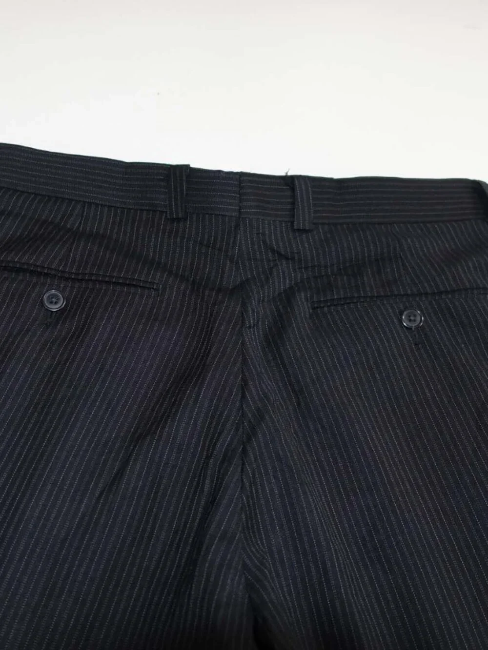 Calvin Klein Men's 3 Button Suit Size 38 Regular 32 x 30 Black 100% Wool Striped